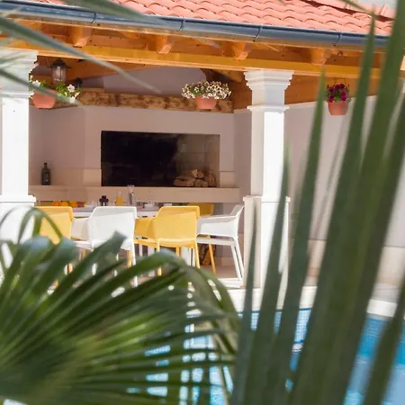 Villa Royal Chica Cure *