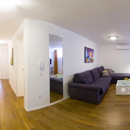 Villa Royal Chica Cure Split