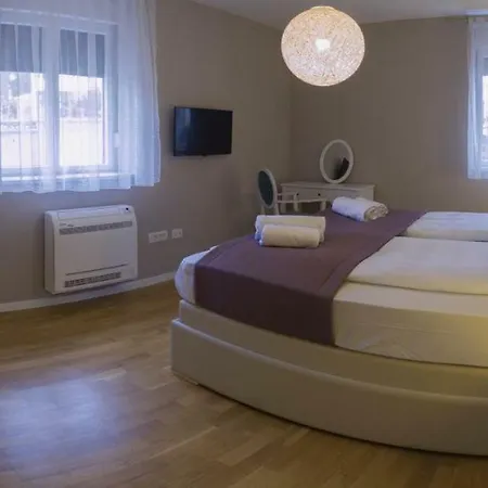 Villa Royal Chica Cure Split