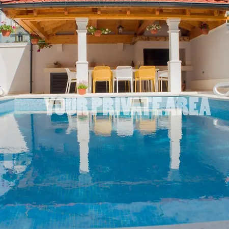 Royal Chica Cure Villa *